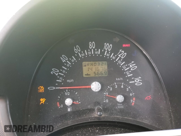 2000 Volkswagen Beetle GLX with VIN 3VWDD21CXYM493847, listed as a Copart auction lot 45301135 with 141,676 mi miles and Salvage Title. Bid and sale history available at DreamBid. Image 9.