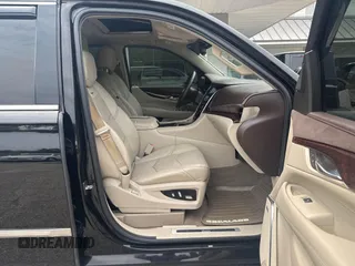 2015 Cadillac Escalade ESV Premium z VIN 1GYS4JKJ1FR272533, wystawiony jako IAAI lot #42461108 z przebiegiem 227 892 mil mil oraz . Historia ofert i sprzedaży dostępna na DreamBid. Obrazek 5.