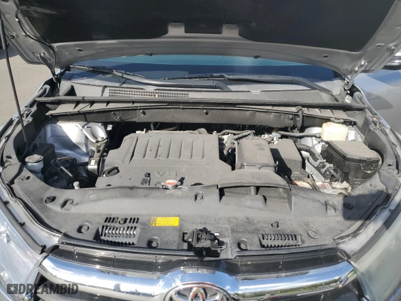 2016 Toyota Highlander LE Plus with VIN 5TDZKRFH8GS179768, listed as a Copart auction lot 45062885 with 58,440 mi miles and Salvage Title. Bid and sale history available at carsss.com. Image 12.