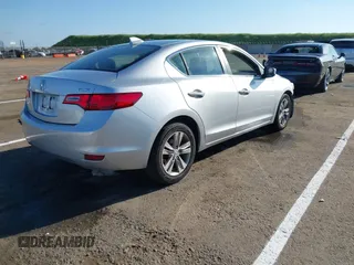 2013 Acura ILX with VIN 19VDE1F32DE014675, listed as a IAAI auction lot 41867371 with 177,361 mi miles. Bid and sale history available at carsss.com. Image 4.