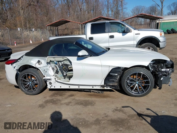 2020 BMW Z4 sDrive30i z VIN WBAHF3C09LWW54993, wystawiony jako IAAI lot #41757841 z przebiegiem Nie podano mil oraz . Historia ofert i sprzedaży dostępna na DreamBid. Obrazek 13.