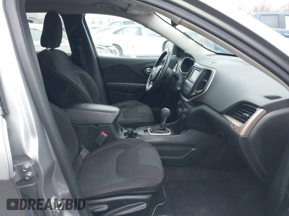 2016 Jeep Cherokee Latitude with VIN 1C4PJLCS8GW363504, listed as a IAAI auction lot 41543553 with 143,278 mi miles. Bid and sale history available at carsss.com. Image 5.