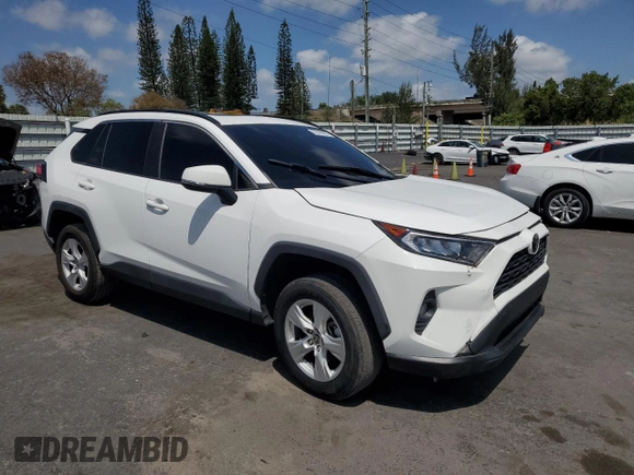 2021 Toyota RAV4 XLE with VIN 2T3W1RFV9MW166971, listed as a Copart auction lot 52300085 with 43,178 mi miles and Salvage Title. Bid and sale history available at carsss.com. Image 4.