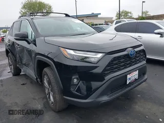 2024 Toyota RAV4 Hybrid XLE Premium z VIN 4T3B6RFV6RU159449, wystawiony jako IAAI lot #42180580 z przebiegiem 17 930 mil mil oraz . Historia ofert i sprzedaży dostępna na DreamBid. Obrazek 1.