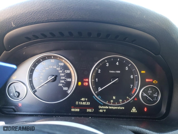 2015 BMW X4 xDrive28i with VIN 5UXXW3C59F0M88054, listed as a Copart auction lot 40534343 with 69,369 mi miles. Bid and sale history available at carsss.com. Image 9.