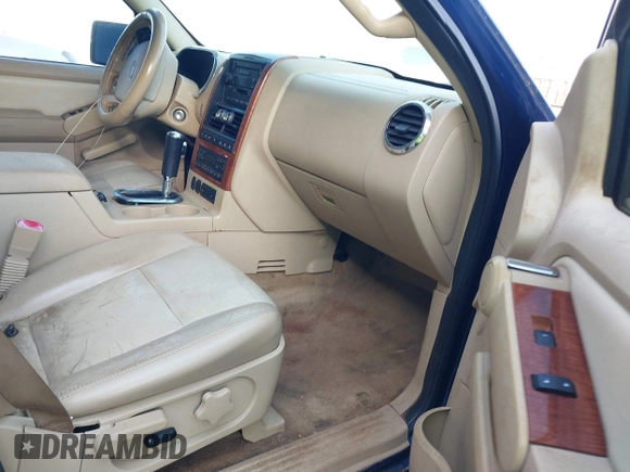 2006 Ford Explorer Eddie Bauer with VIN 1FMEU74E56UA77582, listed as a IAAI auction lot 41846582 with 231,160 mi miles. Bid and sale history available at carsss.com. Image 5.