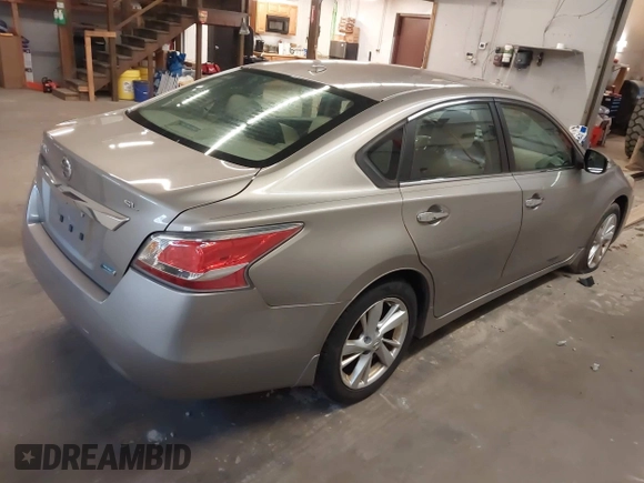 2014 Nissan Altima 2.5 with VIN 1N4AL3APXEN255733, listed as a IAAI auction lot 41566176 with 189,993 mi miles. Bid and sale history available at carsss.com. Image 4.