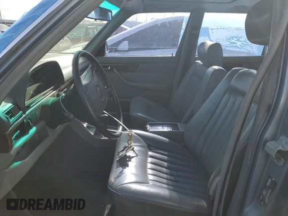 1986 Mercedes-Benz 560 with VIN WDBCA39DXGA213770, listed as a Copart auction lot 49787355 with 218,547 mi miles and Salvage Title. Bid and sale history available at DreamBid. Image 7.