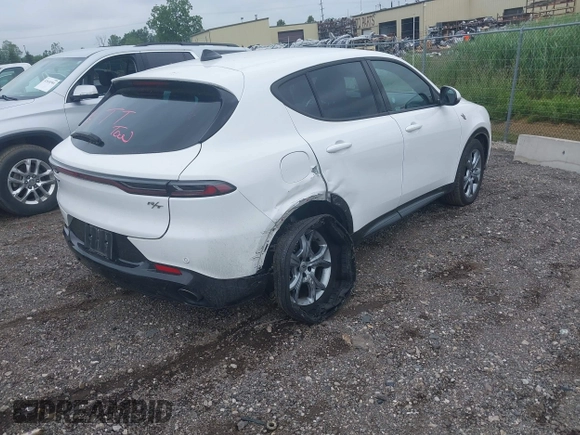 2024 Dodge Hornet R/T with VIN ZACPDFCW8R3A33462, listed as a IAAI auction lot 42623447 with 19,731 mi miles and . Bid and sale history available at DreamBid. Image 4.