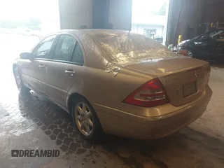 2002 Mercedes-Benz C 230/260/280/320 z VIN WDBRF61J82E005564, wystawiony jako IAAI lot #42468902 z przebiegiem 96 122 mil mil oraz . Historia ofert i sprzedaży dostępna na DreamBid. Obrazek 3.