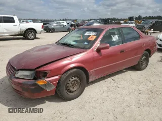 1997 Toyota Camry LE z VIN 4T1BG22K6VU121447, wystawiony jako Copart lot #48847475 z przebiegiem Nie podano mil oraz Szkoda całkowita • Salvage title. Historia ofert i sprzedaży dostępna na DreamBid. Obrazek 1.