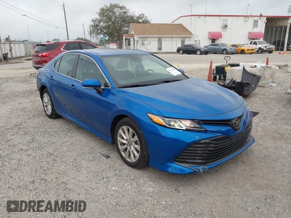2020 Toyota Camry LE with VIN 4T1L11AK5LU310671, listed as a IAAI auction lot 41732306 with 61,379 mi miles and . Bid and sale history available at carsss.com. Image 1.