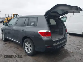 2011 Toyota Highlander z VIN 5TDBK3EHXBS080409, wystawiony jako IAAI lot #41509905 z przebiegiem 201 620 mil mil oraz . Historia ofert i sprzedaży dostępna na DreamBid. Obrazek 3.