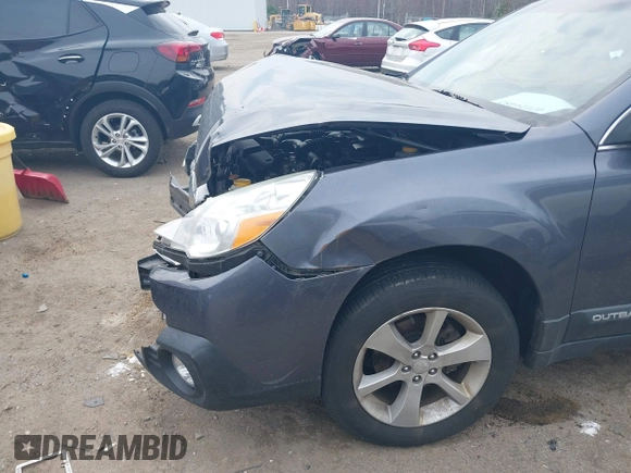 2014 Subaru Outback 2.5i Premium with VIN 4S4BRBDC4E3207670, listed as a IAAI auction lot 42124482 with 71,777 mi miles. Bid and sale history available at carsss.com. Image 18.
