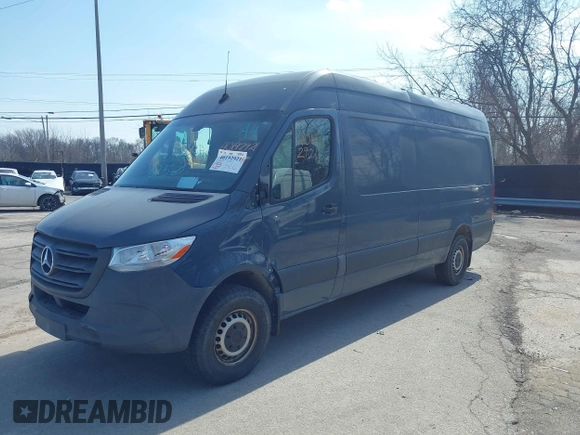 2019 Mercedes-Benz Sprinter Cargo z VIN WD4PF1CD6KP140250, wystawiony jako IAAI lot #40192921 z przebiegiem 85 972 mil mil oraz . Historia ofert i sprzedaży dostępna na DreamBid. Obrazek 18.