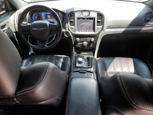2019 Chrysler 300 with VIN 2C3CCABG7KH660334, listed as a Copart auction lot 52579765 with 47,923 mi miles and Salvage Title. Bid and sale history available at carsss.com. Image 8.
