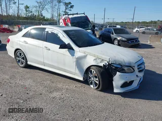 2015 Mercedes-Benz E 350 Sport z VIN WDDHF5KB4FB135434, wystawiony jako IAAI lot #41782298 z przebiegiem 73 152 mil mil oraz . Historia ofert i sprzedaży dostępna na DreamBid. Obrazek 1.