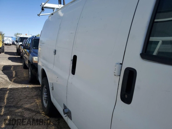 2013 Chevrolet Express Cargo z VIN 1GCWGFCA8D1175464, wystawiony jako IAAI lot #42409029 z przebiegiem 166 299 mil mil oraz . Historia ofert i sprzedaży dostępna na DreamBid. Obrazek 19.