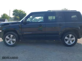 2016 Jeep Patriot Latitude with VIN 1C4NJRFB6GD782341, listed as a IAAI auction lot 40002664 with 83,054 mi miles. Bid and sale history available at carsss.com. Image 15.