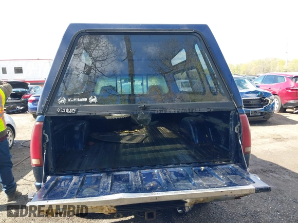 1996 GMC Sierra 1500 with VIN 1GTGC24F7TZ541482, listed as a IAAI auction lot 41968945 with 195,351 mi miles and . Bid and sale history available at DreamBid. Image 16.