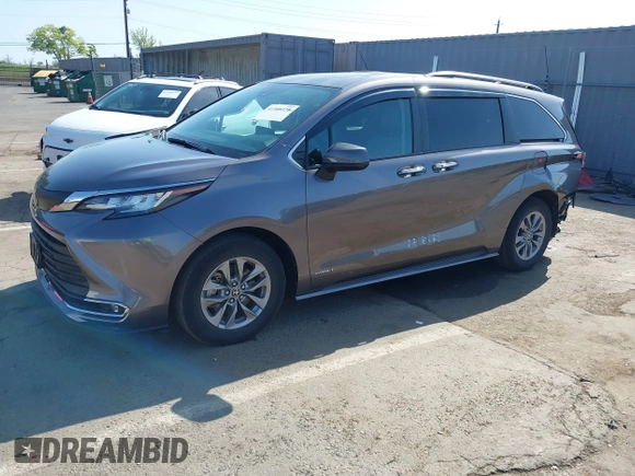 2021 Toyota Sienna XLE with VIN 5TDYSKFC4MS035573, listed as a IAAI auction lot 41988128 with 39,110 mi miles. Bid and sale history available at carsss.com. Image 2.