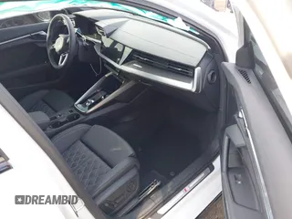 2024 Audi S3 Prestige z VIN WAUJ3DGY8RA070820, wystawiony jako IAAI lot #41106634 z przebiegiem 6358 mil mil oraz . Historia ofert i sprzedaży dostępna na DreamBid. Obrazek 5.