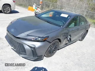 2025 Toyota Camry LE z VIN 4T1DAACK2SU566377, wystawiony jako IAAI lot #41818582 z przebiegiem 1 950 mil mil oraz . Historia ofert i sprzedaży dostępna na DreamBid. Obrazek 17.
