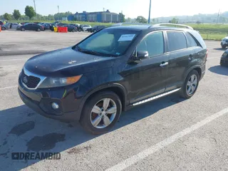 2013 Kia Sorento EX with VIN 5XYKU4A27DG326480, listed as a IAAI auction lot 42207960 with 165,377 mi miles and . Bid and sale history available at carsss.com. Image 2.