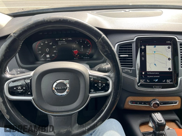 2021 Volvo XC90 Momentum z VIN YV4A22PK4M1675848, wystawiony jako Copart lot #49580865 z przebiegiem 138 201 mil mil oraz Czysty tytuł • Clean title. Historia ofert i sprzedaży dostępna na DreamBid. Obrazek 7.
