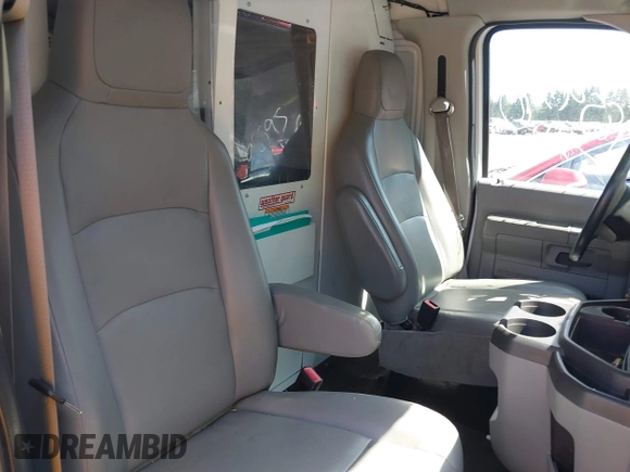 2013 Ford Econoline Cargo Commercial z VIN 1FTNE1EW8DDB05975, wystawiony jako IAAI lot #42522747 z przebiegiem 85 838 mil mil oraz . Historia ofert i sprzedaży dostępna na DreamBid. Obrazek 8.