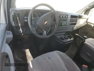 2013 Chevrolet Express Cargo z VIN 1GCWGFBA3D1141367, wystawiony jako Copart lot #46485055 z przebiegiem 338 309 mil mil oraz Czysty tytuł • Clean title. Historia ofert i sprzedaży dostępna na DreamBid. Obrazek 8.