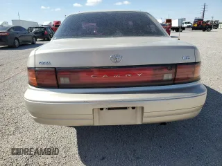 1993 Toyota Camry LE z VIN 4T1SK12E7PU287093, wystawiony jako Copart lot #55682275 z przebiegiem 110 399 mil mil oraz Szkoda całkowita • Salvage title. Historia ofert i sprzedaży dostępna na DreamBid. Obrazek 6.