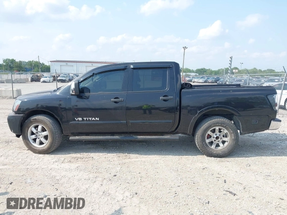 2011 Nissan Titan SL z VIN 1N6AA0EC8BN325356, wystawiony jako IAAI lot #42475121 z przebiegiem 278 631 mil mil oraz . Historia ofert i sprzedaży dostępna na DreamBid. Obrazek 14.