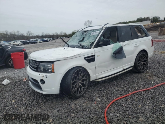 2013 Land Rover Range Rover Sport SC z VIN SALSH2E48DA803737, wystawiony jako Copart lot #50303275 z przebiegiem 127 712 mil mil oraz Szkoda całkowita • Salvage title. Historia ofert i sprzedaży dostępna na DreamBid. Obrazek 1.