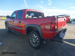 2005 Chevrolet Silverado 1500 LS with VIN 2GCEK13T251264604, listed as a IAAI auction lot 41742967 with 236,070 mi miles. Bid and sale history available at carsss.com. Image 3.