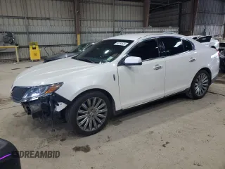 2013 Lincoln MKS z VIN 1LNHL9DK4DG613144, wystawiony jako Copart lot #54354625 z przebiegiem 104 211 mil mil oraz Szkoda całkowita • Salvage title. Historia ofert i sprzedaży dostępna na DreamBid. Obrazek 1.