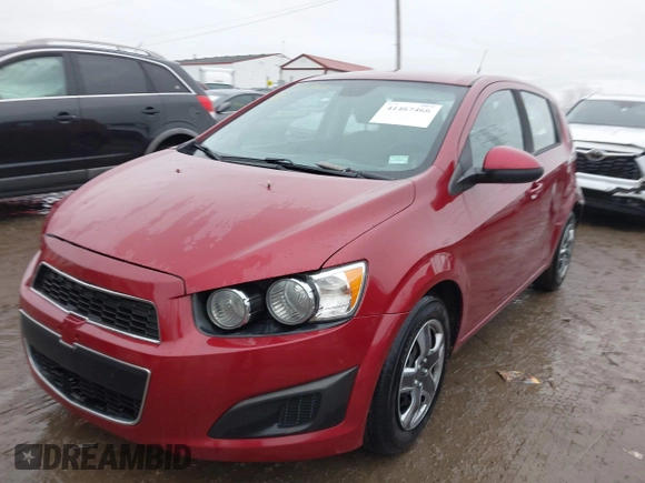 2013 Chevrolet Sonic LS z VIN 1G1JA6SH4D4244183, wystawiony jako IAAI lot #41467466 z przebiegiem 75 315 mil mil oraz . Historia ofert i sprzedaży dostępna na DreamBid. Obrazek 2.