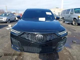 2025 Acura MDX w/A-Spec Package z VIN 5J8YE1H07SL000336, wystawiony jako IAAI lot #41725542 z przebiegiem 6 013 mil mil oraz . Historia ofert i sprzedaży dostępna na DreamBid. Obrazek 12.