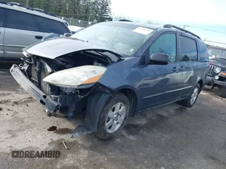2006 Toyota Sienna CE z VIN 5TDZA23C06S547703, wystawiony jako IAAI lot #41973392 z przebiegiem 235 995 mil mil oraz . Historia ofert i sprzedaży dostępna na DreamBid. Obrazek 2.