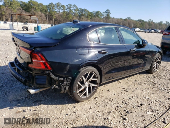 2020 Volvo S60 Momentum with VIN 7JR102FK7LG044261, listed as a Copart auction lot 39734123 with 32,487 mi miles. Bid and sale history available at carsss.com. Image 3.