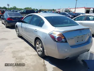 2007 Nissan Altima 2.5 with VIN 1N4AL21E27C138140, listed as a IAAI auction lot 42083098 with 189,799 mi miles. Bid and sale history available at carsss.com. Image 3.