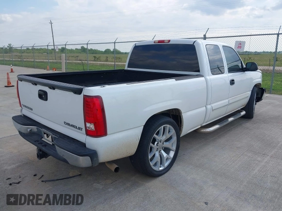 2005 Chevrolet Silverado 1500 LS with VIN 2GCEC19T851312059, listed as a IAAI auction lot 42038341 with 223,642 mi miles and . Bid and sale history available at DreamBid. Image 4.