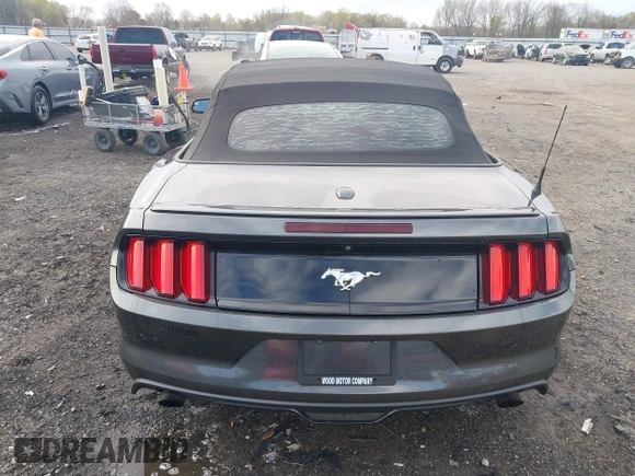 2017 Ford Mustang EcoBoost Premium z VIN 1FATP8UH5H5295852, wystawiony jako IAAI lot #41876517 z przebiegiem 132 910 mil mil oraz . Historia ofert i sprzedaży dostępna na DreamBid. Obrazek 16.