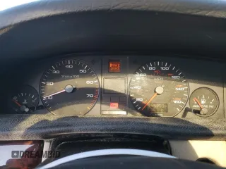 1995 Audi A6 z VIN WAUHA84A1SN052824, wystawiony jako Copart lot #78849124 z przebiegiem 152 894 mil mil oraz Szkody całkowita. Historia ofert i sprzedaży dostępna na DreamBid. Obrazek 9.