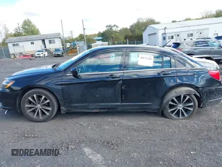2013 Chrysler 200 Limited with VIN 1C3CCBCG5DN617075, listed as a IAAI auction lot 40571420 with 179,750 mi miles. Bid and sale history available at carsss.com. Image 6.