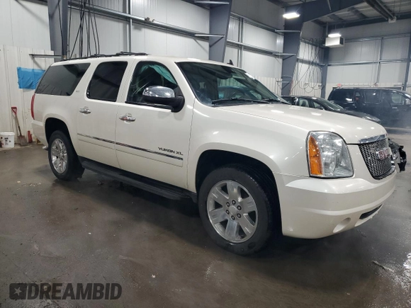 2013 GMC Yukon XL SLT with VIN 1GKS2KE70DR270162, listed as a Copart auction lot 44357555 with 141,889 mi miles and Salvage Title. Bid and sale history available at carsss.com. Image 4.