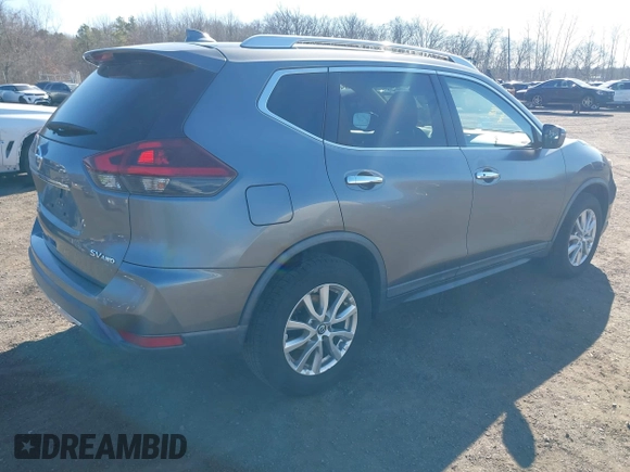 2018 Nissan Rogue SV z VIN KNMAT2MV5JP500550, wystawiony jako IAAI lot #41705570 z przebiegiem 93 495 mil mil oraz . Historia ofert i sprzedaży dostępna na DreamBid. Obrazek 4.