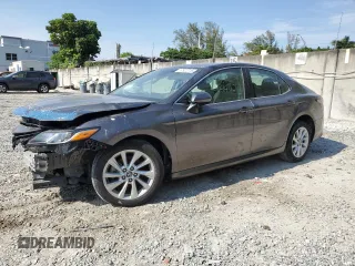 2023 Toyota Camry LE z VIN 4T1C11AK5PU757393, wystawiony jako Copart lot #57822715 z przebiegiem 26 616 mil mil oraz Czysty tytuł • Clean title. Historia ofert i sprzedaży dostępna na DreamBid. Obrazek 1.
