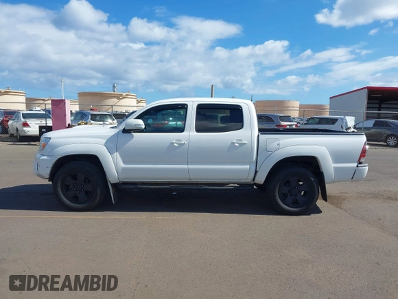 2014 Toyota Tacoma PreRunner z VIN 3TMJU4GN8EM160522, wystawiony jako IAAI lot #42207788 z przebiegiem 103 361 mil mil oraz . Historia ofert i sprzedaży dostępna na DreamBid. Obrazek 14.