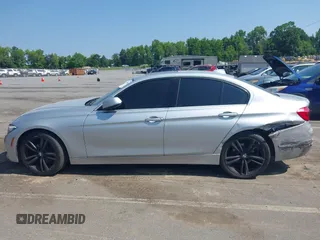2017 BMW 3 Series 330i z VIN WBA8B9G33HNU56443, wystawiony jako IAAI lot #42416418 z przebiegiem 84 537 mil mil oraz . Historia ofert i sprzedaży dostępna na DreamBid. Obrazek 14.